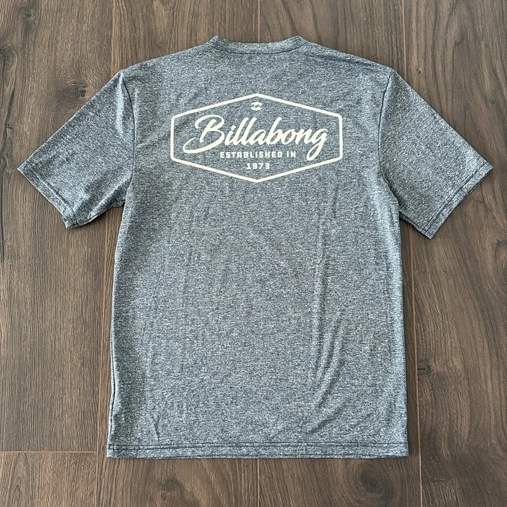 Billabong 🏄 rash-guard loose fit / men’s small great condition! sun protection